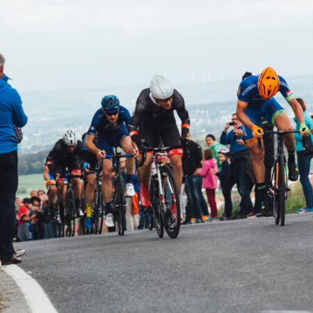 Betting on Cycling Championships: Key Factors to Consider